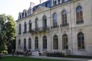 Fasada Hôtel de Villeroy przy rue de Varenne w Paryżu, siedziby francuskiego ministerstwa rolnictwa