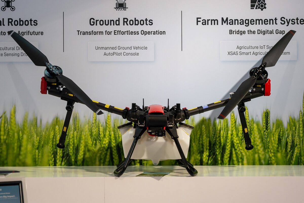 Dron rolniczy